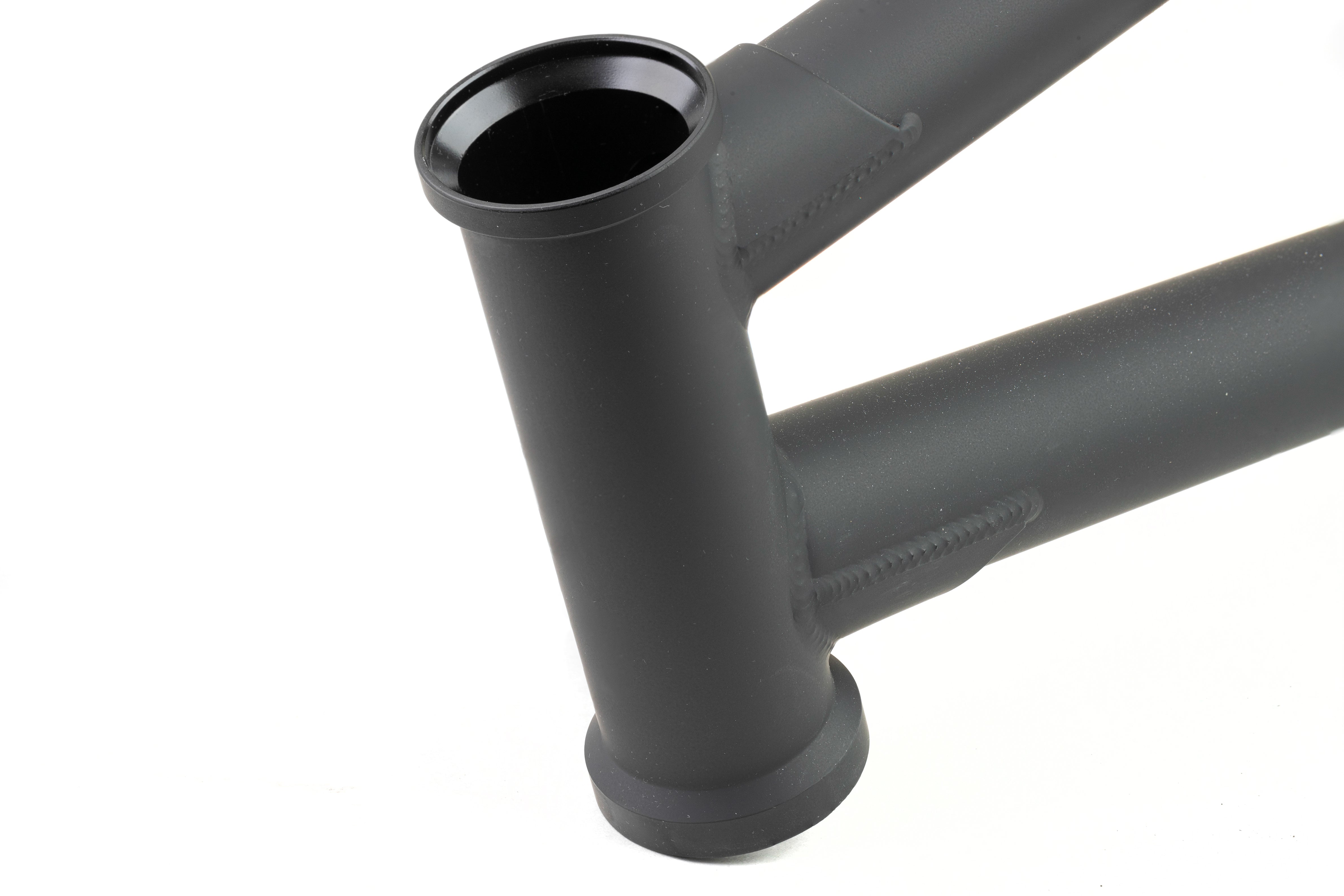 BLACKED OUT FRAME – Primo & Stranger